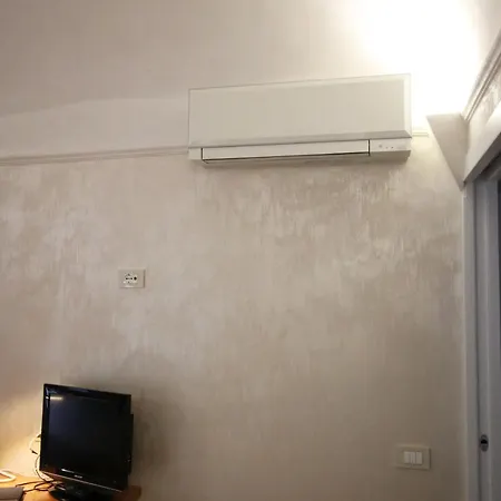 Ai Piedi Della Pigna