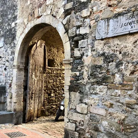 Ai Piedi Della Pigna Sanremo